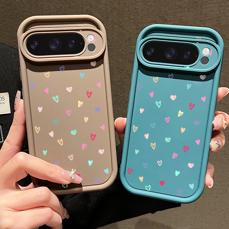 Custodia morbida colorata con  - Google Pixel 9 Pro recensione e prezzo